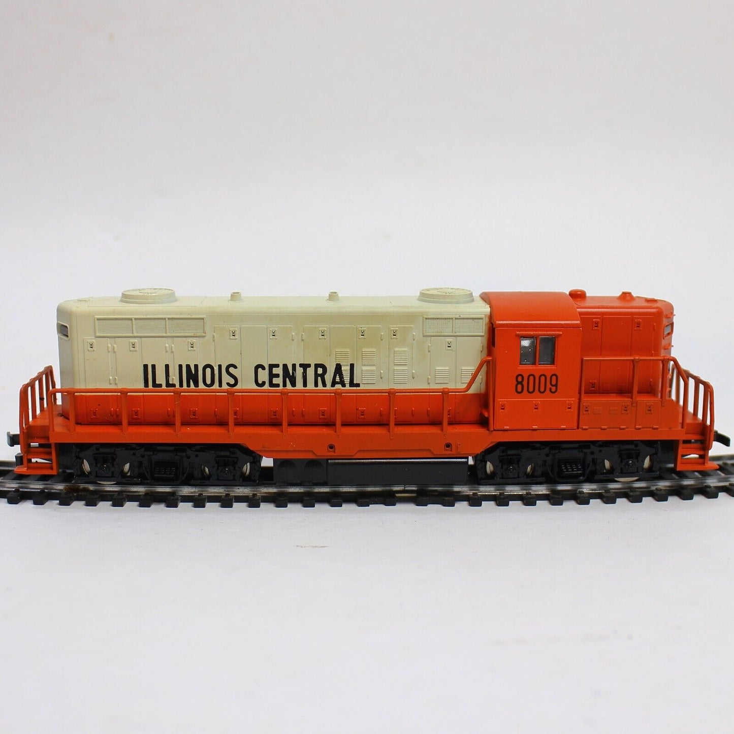 AHM Illinois Central GP-18 Powered Diesel Locomotive HO Scale Train - In Box