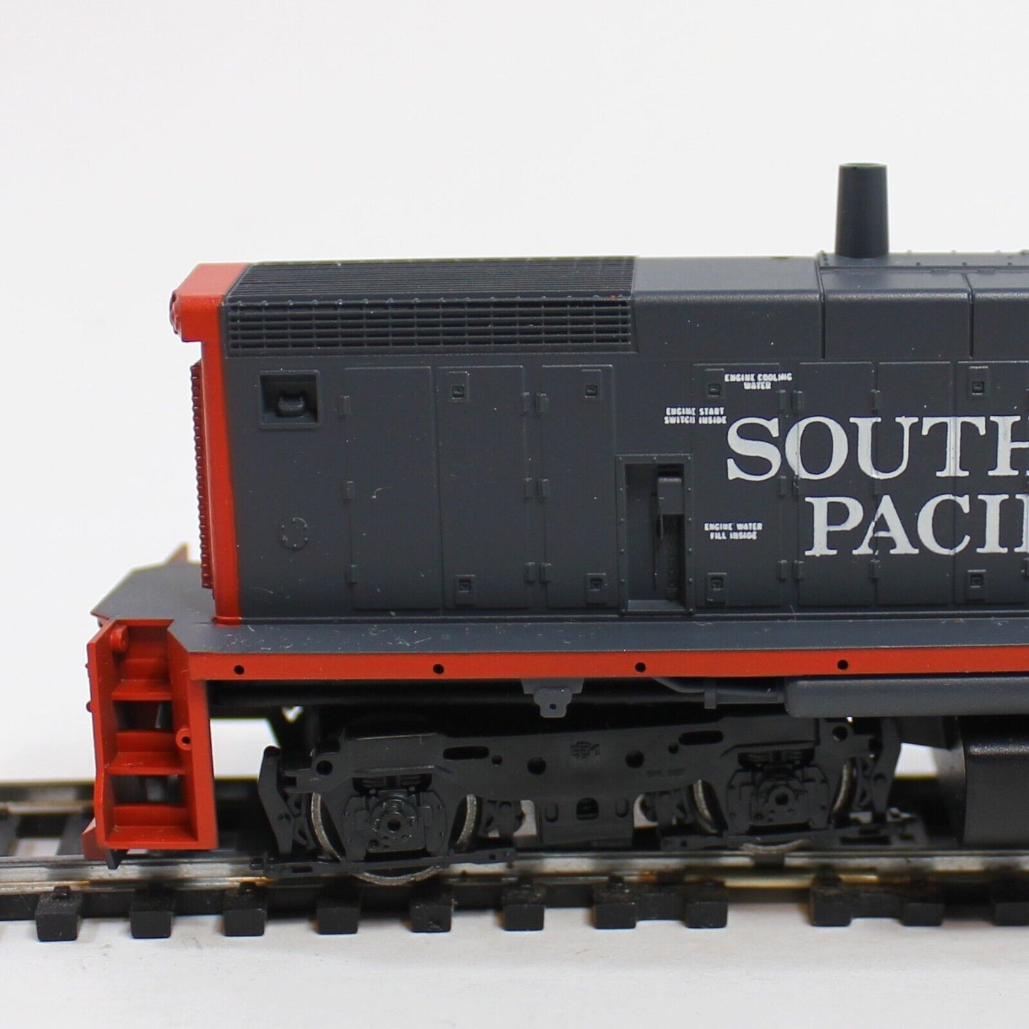 Athearn Diesel Switcher 1500 Powered Southern Pacific 2638 HO Scale Train-In Box