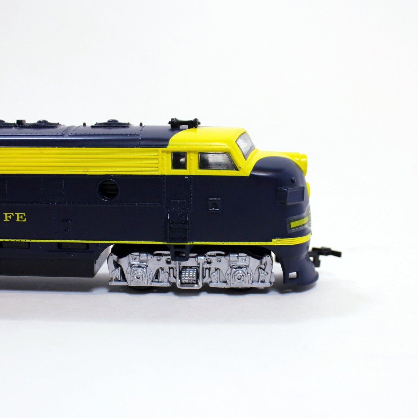Like Like Santa Fe F3A Diesel 8157 Locomotive HO Scale Train