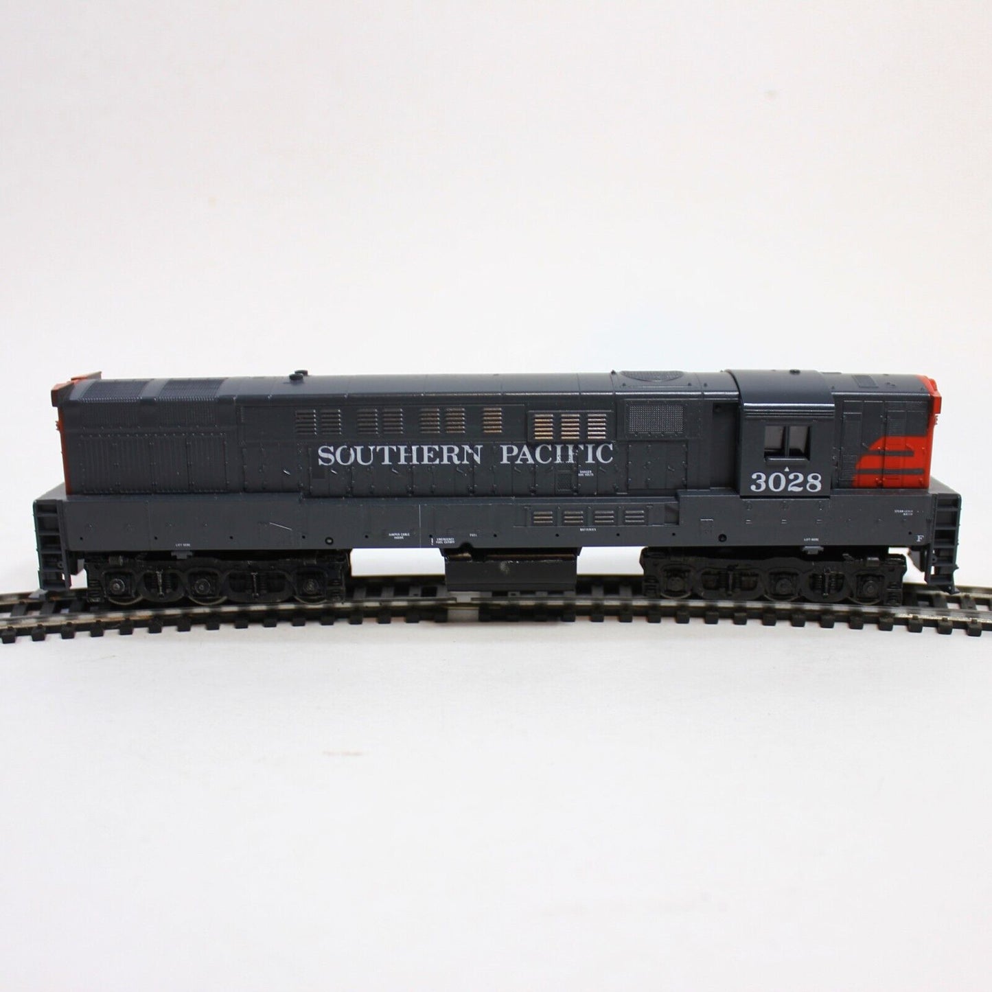 Athearn Trainmaster Powered Southern Pacific #3028 HO Scale Locomotive- In Box