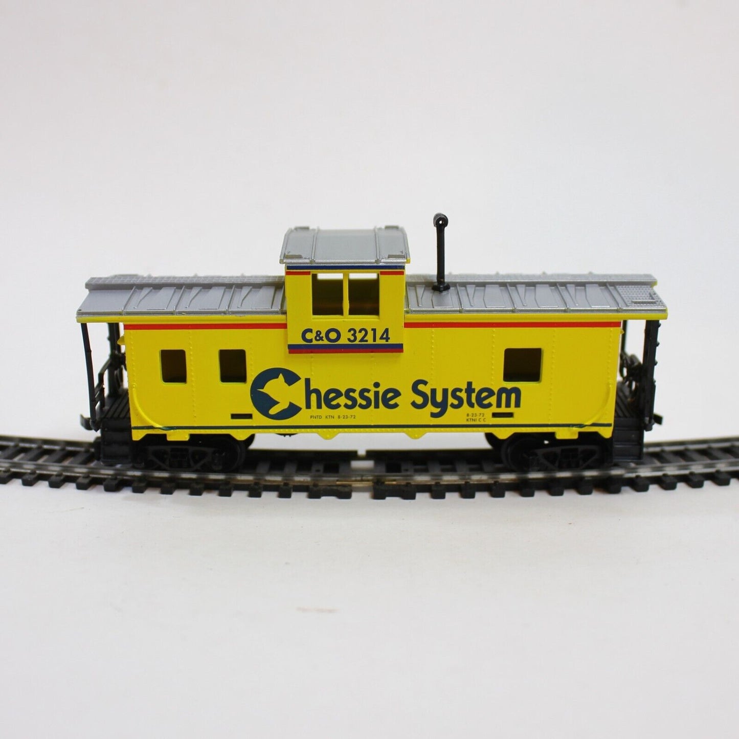 IHC Chessie System C & O Caboose #3214 HO Scale Train Model - In Box