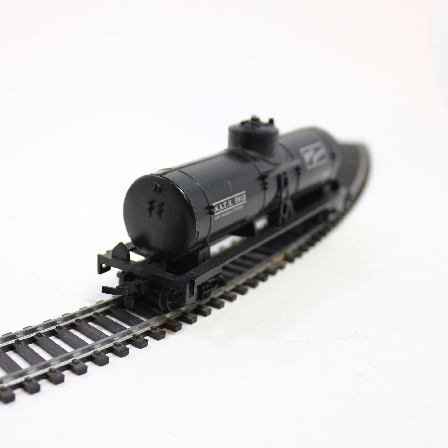 Life Like NATX Single Dome Tank Car North America #5912 HO Scale Train Model