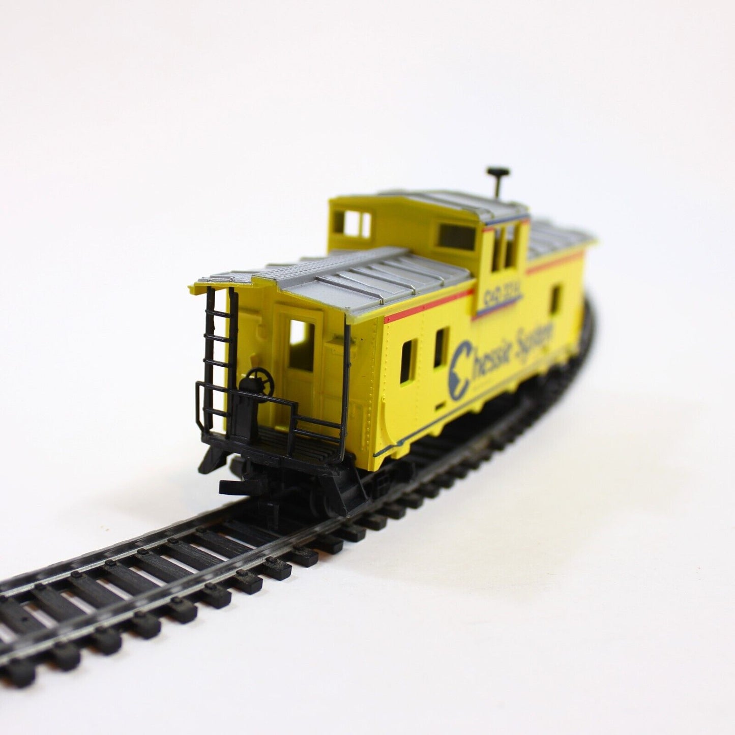 IHC Chessie System C & O Caboose #3214 HO Scale Train Model - In Box