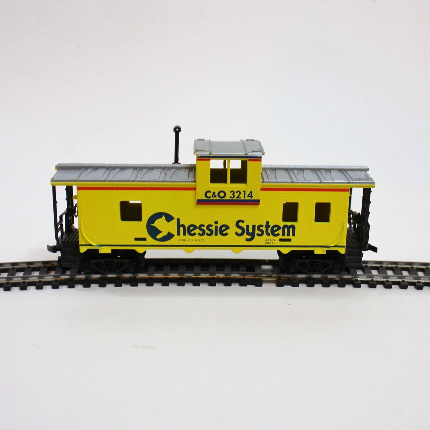 IHC Chessie System C & O Caboose #3214 HO Scale Train Model - In Box