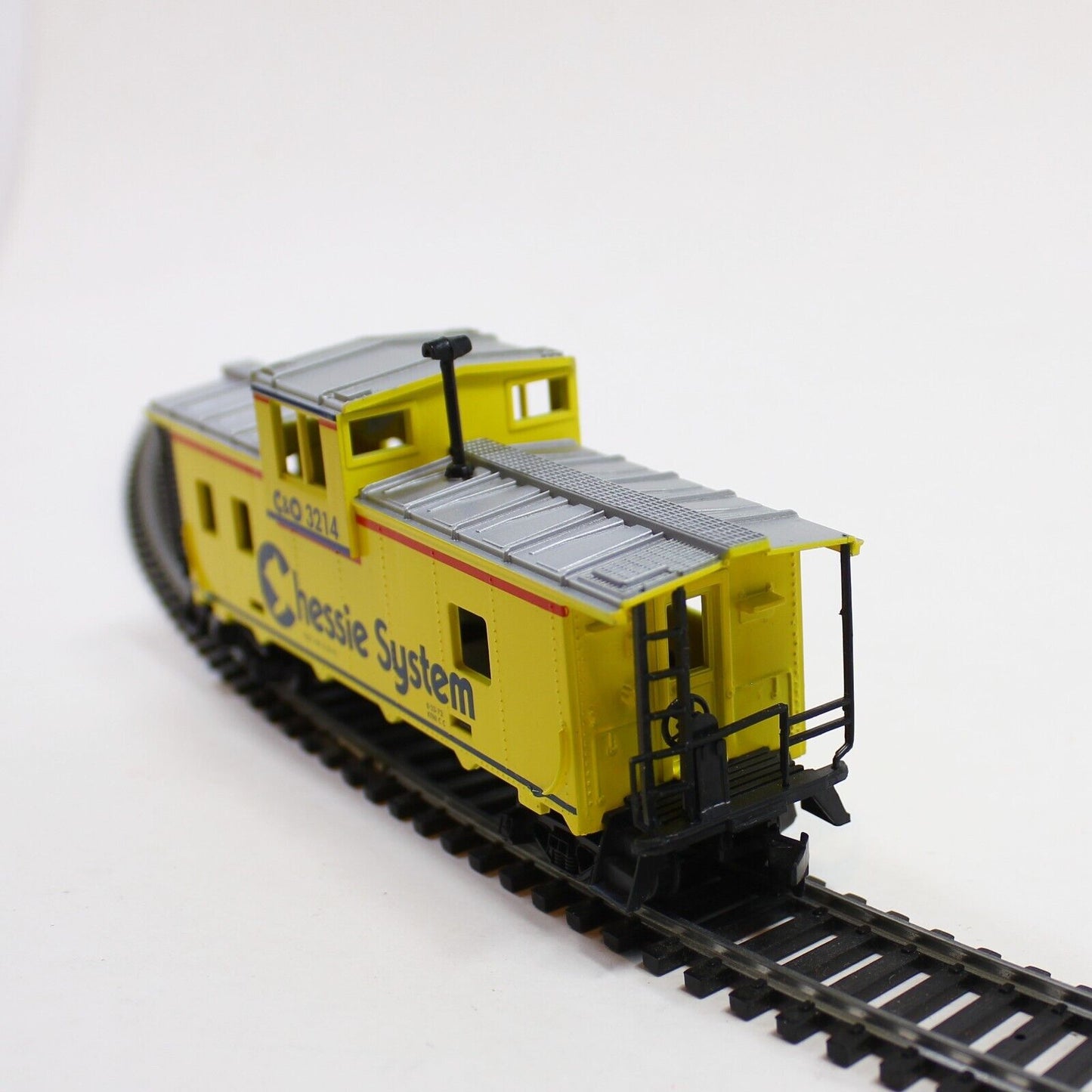 IHC Chessie System C & O Caboose #3214 HO Scale Train Model - In Box