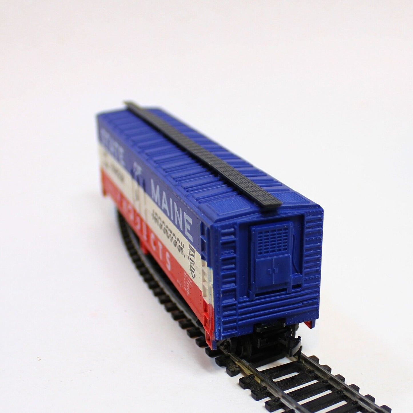 Mehano State of Maine Bangor & Aroostook Product Bar 5226 HO Scale Train-In Box