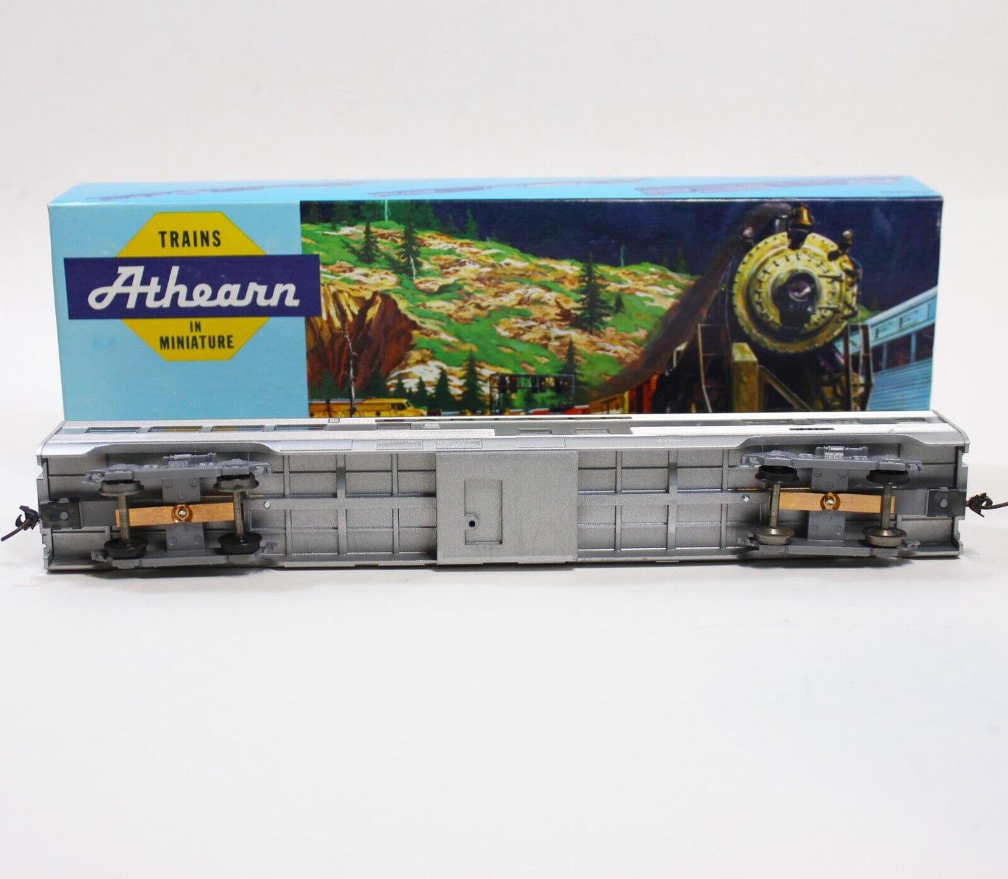 Athearn Train 1821 Santa Fe Streamline Vista Dom #3415 HO Scale Train-Pre built