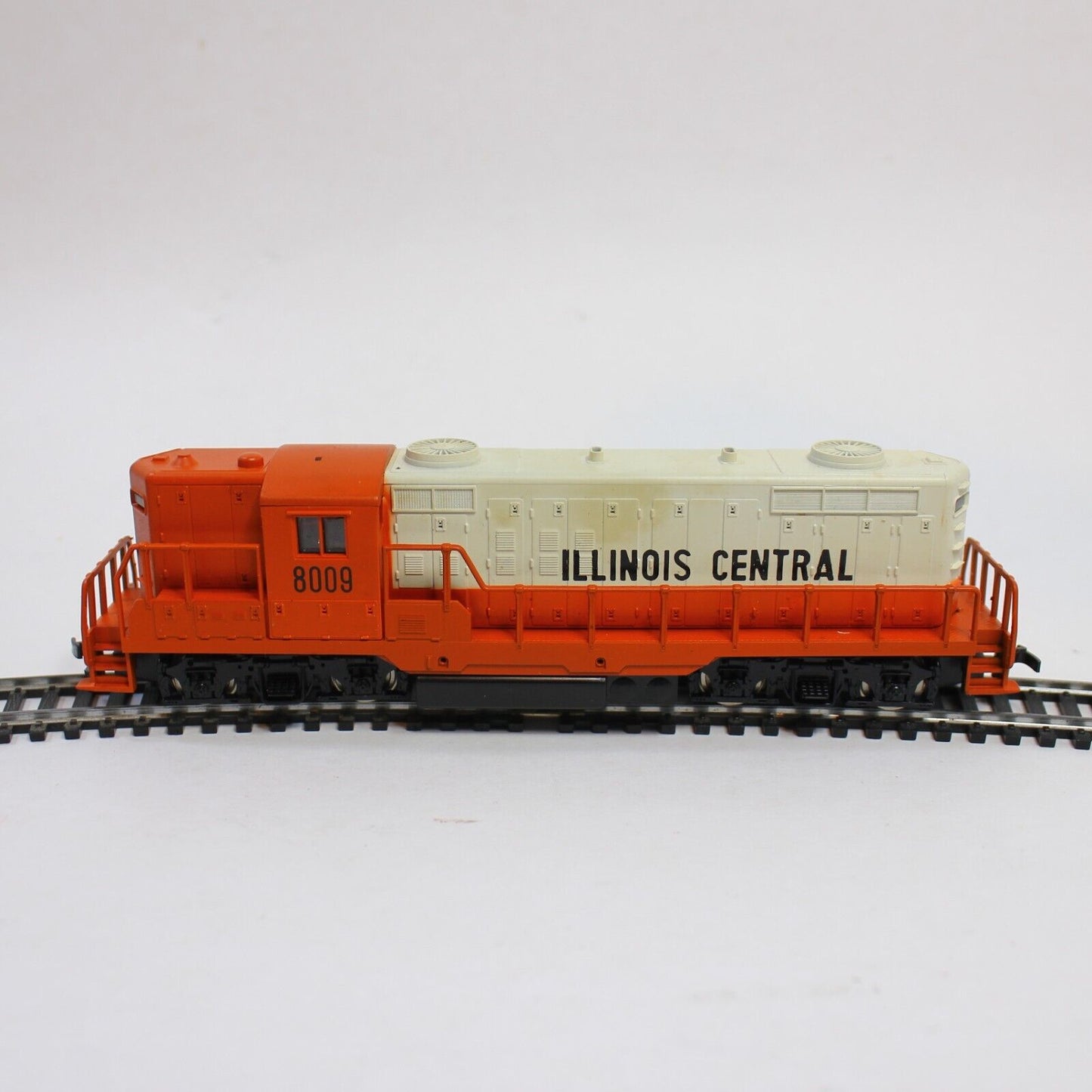AHM Illinois Central GP-18 Powered Diesel Locomotive HO Scale Train - In Box
