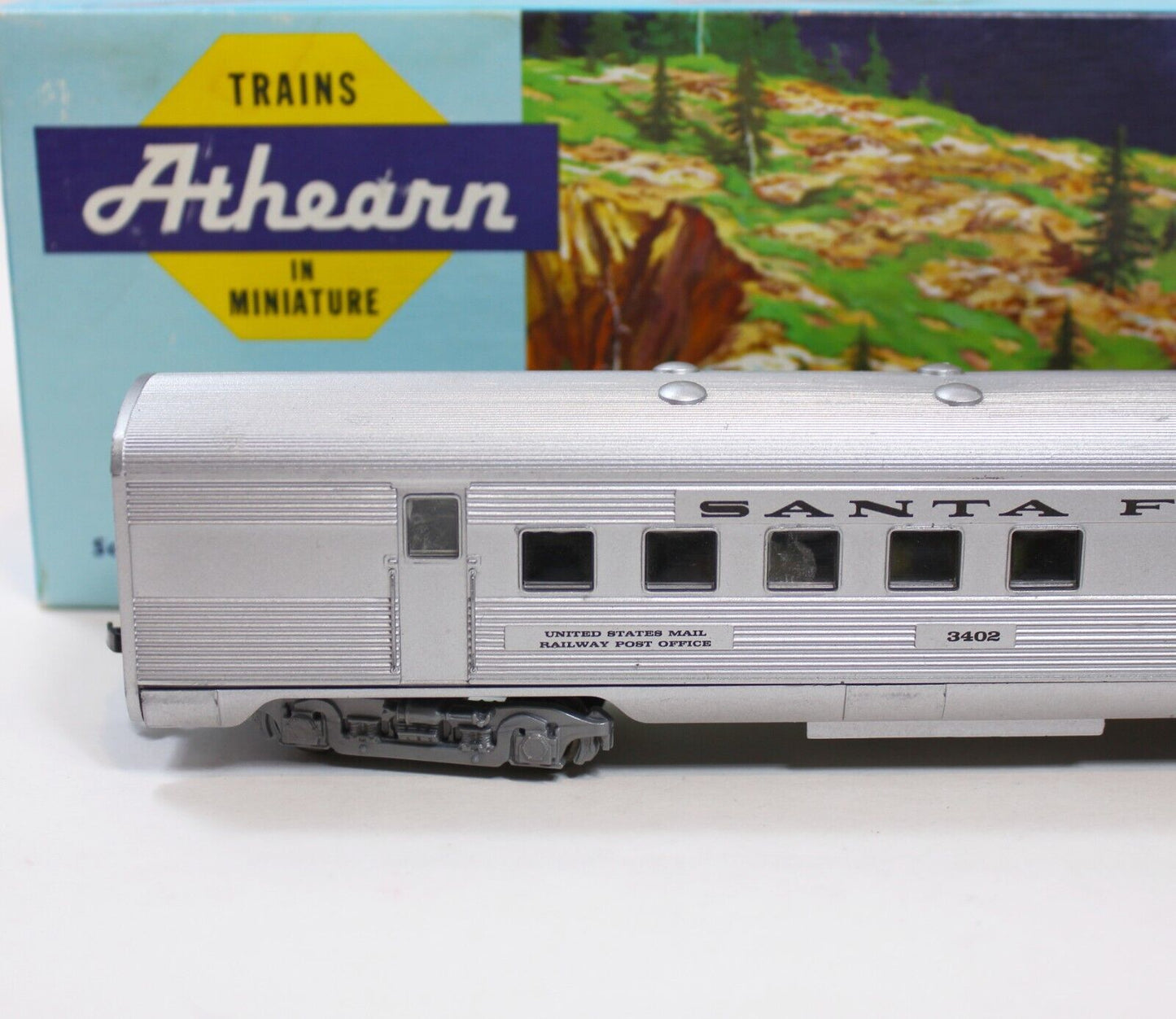 Athearn Train 1801 Santa Fe Streamline R. P. O. #3402 HO Scale-Pre built