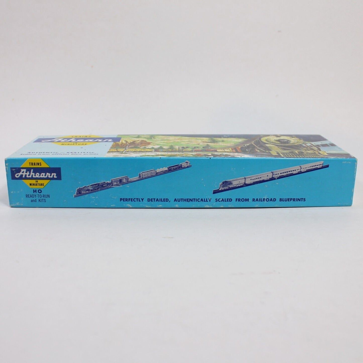 Athearn Trainmaster Powered Southern Pacific #3028 HO Scale Locomotive- In Box