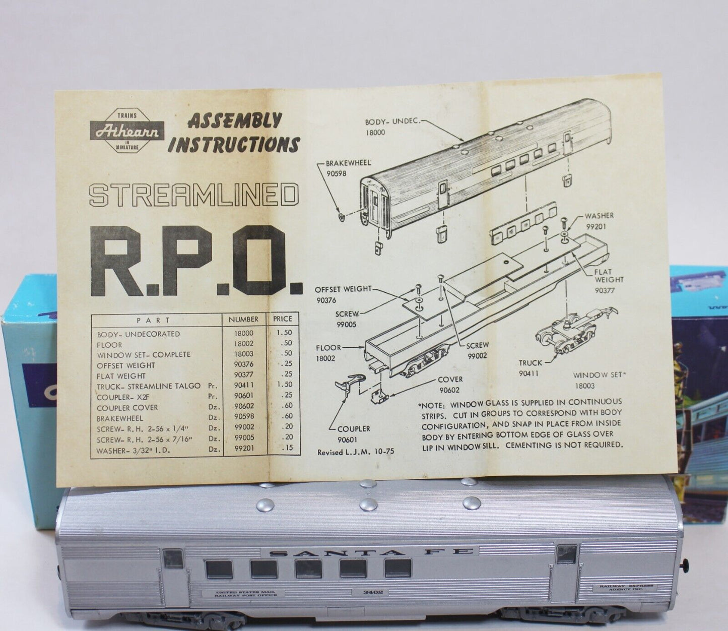 Athearn Train 1801 Santa Fe Streamline R. P. O. #3402 HO Scale-Pre built