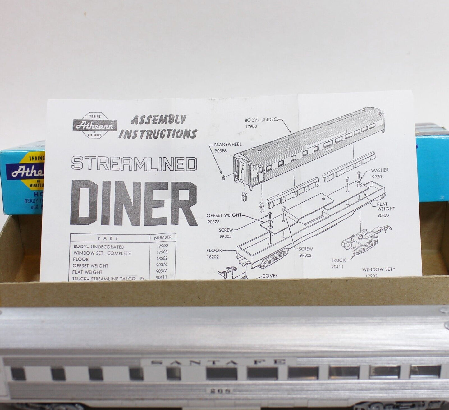 Athearn Train 1791 Santa Fe Streamline Diner #268 HO Scale Train - Pre built
