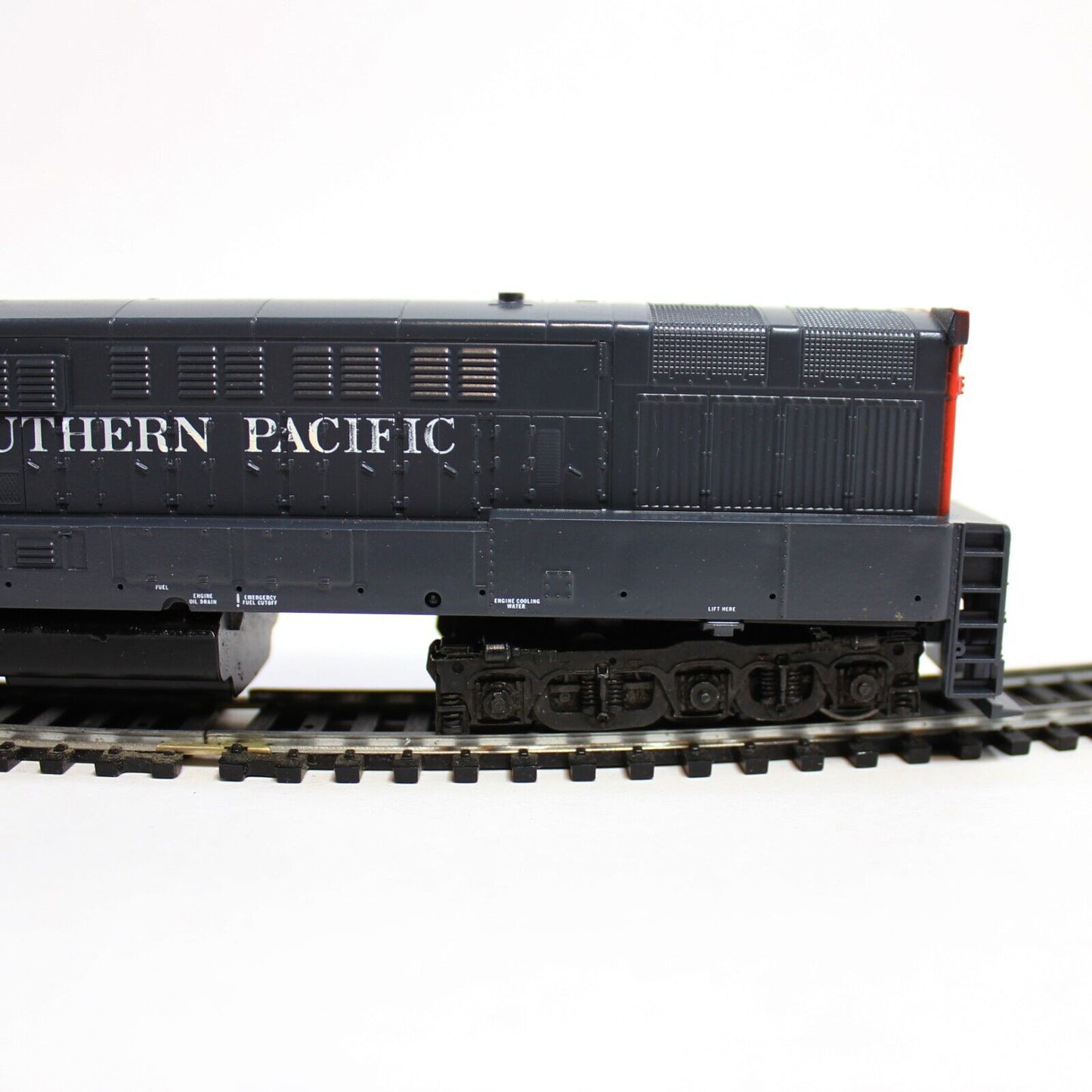 Athearn Trainmaster Powered Southern Pacific #3028 HO Scale Locomotive- In Box