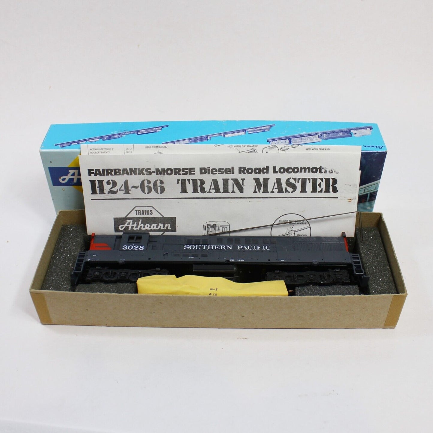 Athearn Trainmaster Powered Southern Pacific #3028 HO Scale Locomotive- In Box