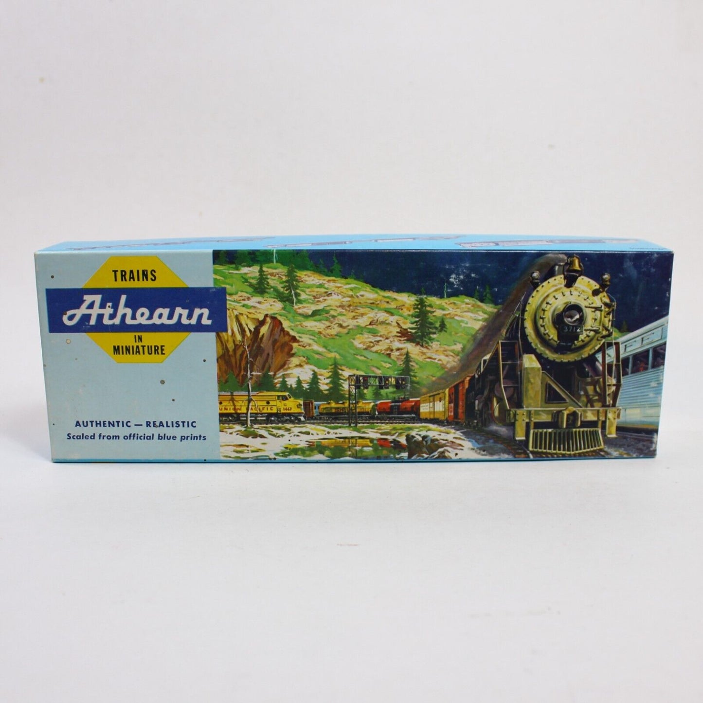 Athearn Trainmaster Powered Southern Pacific #3028 HO Scale Locomotive- In Box