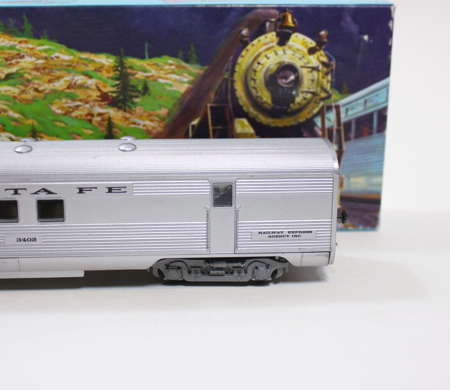Athearn Train 1801 Santa Fe Streamline R. P. O. #3402 HO Scale-Pre built