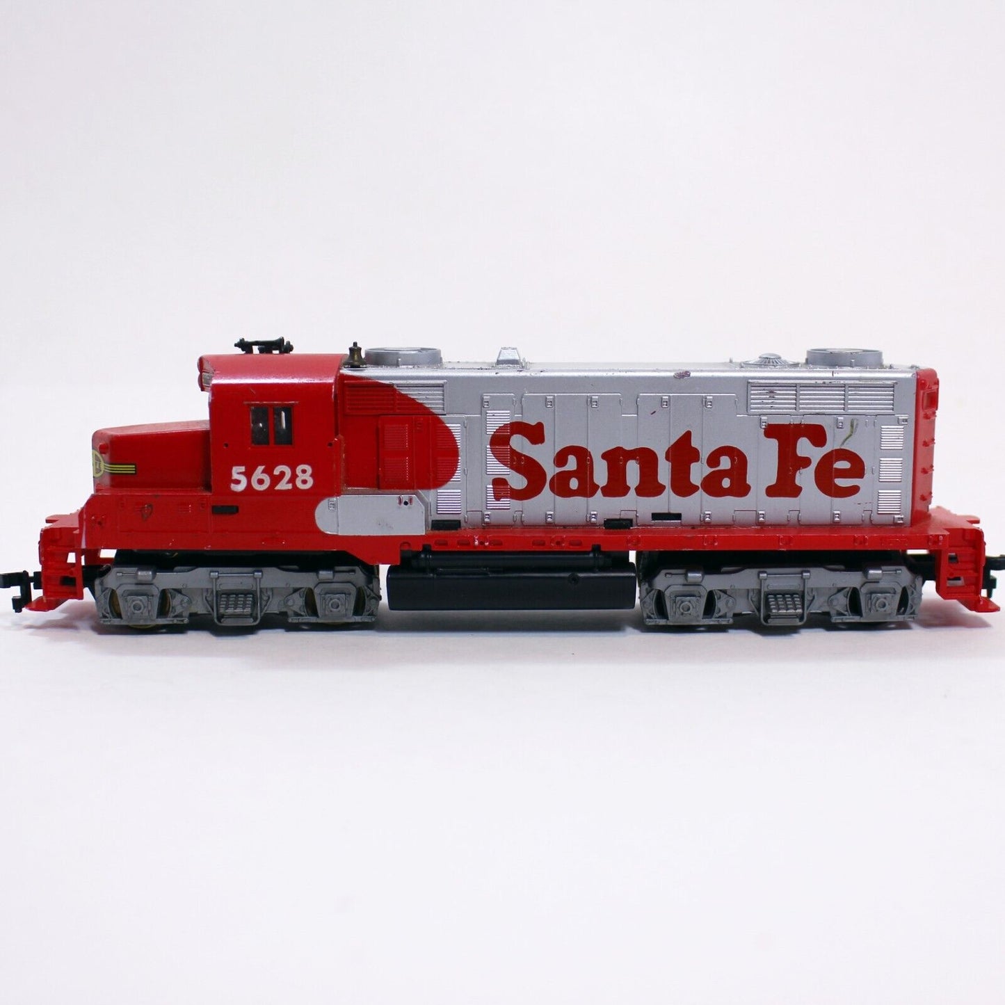 TYCO Santa Fe GP-20 Diesel #5628 Locomotive HO Scale Train - Tested