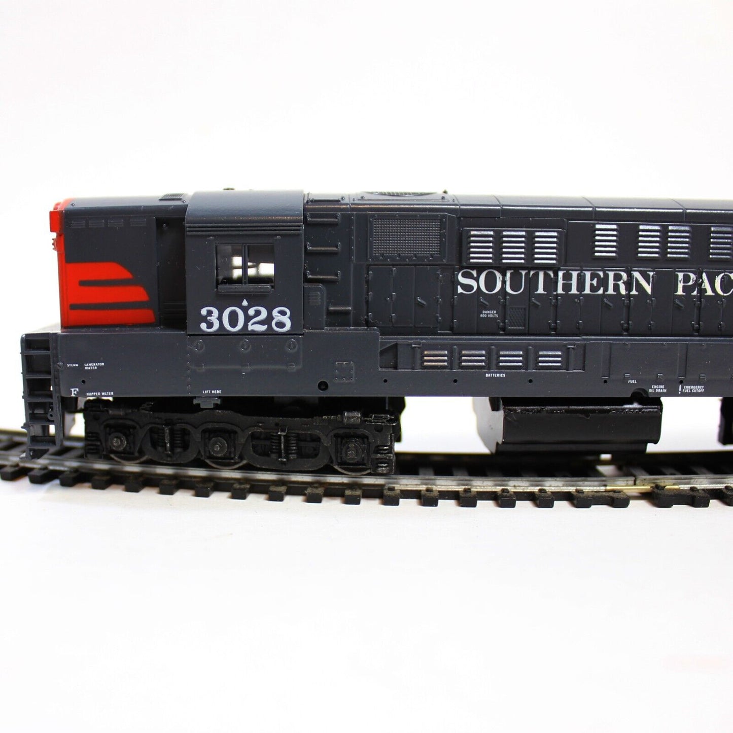 Athearn Trainmaster Powered Southern Pacific #3028 HO Scale Locomotive- In Box