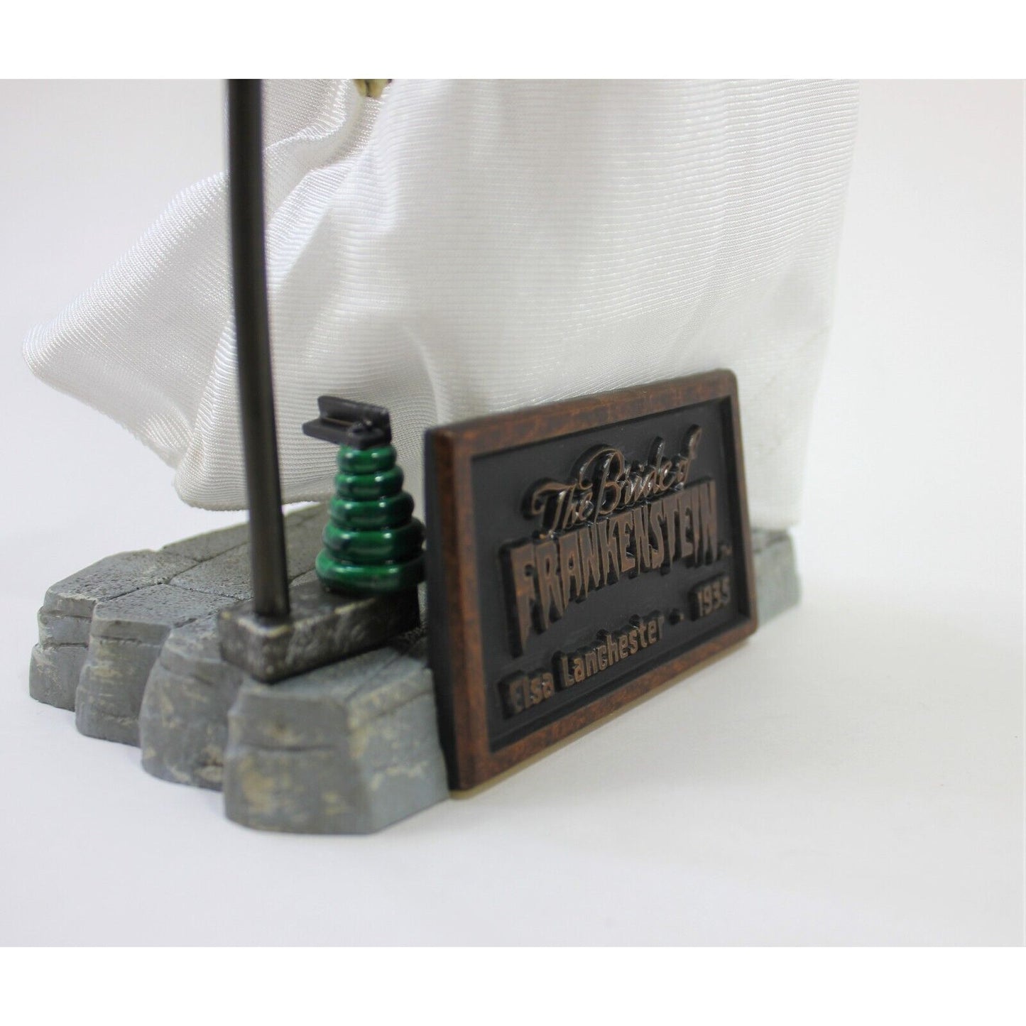 Vintage Sideshow Universal Monsters 8” Bride of Frankenstein Elsa Lanchester 1999 Pre-Owned
