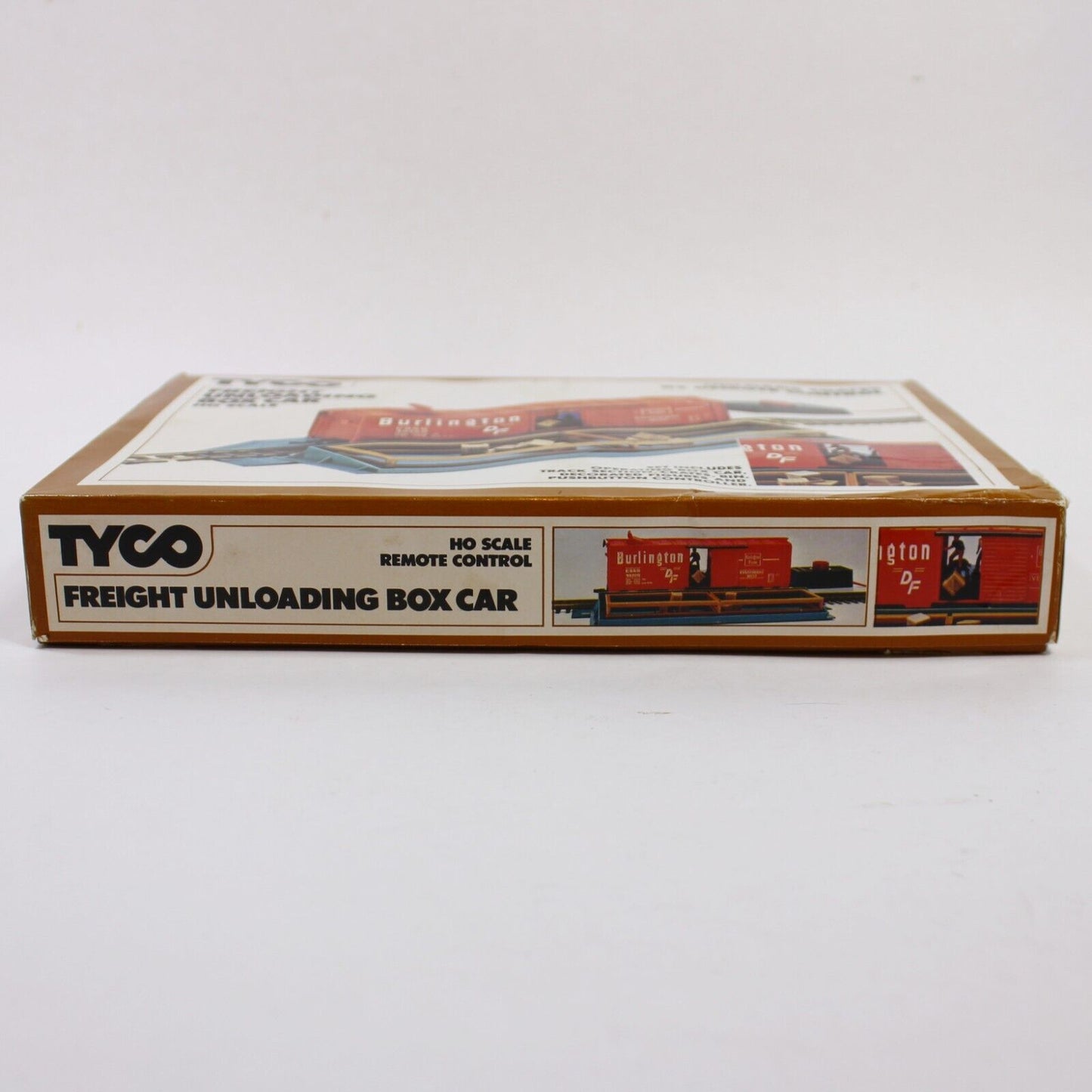 Tyco Freight Unloading Box Car No.930 HO Scale Remote Control - Tested/In Box