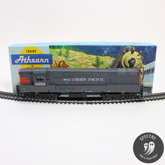 Athearn Trainmaster Powered Southern Pacific #3028 HO Scale Locomotive- In Box