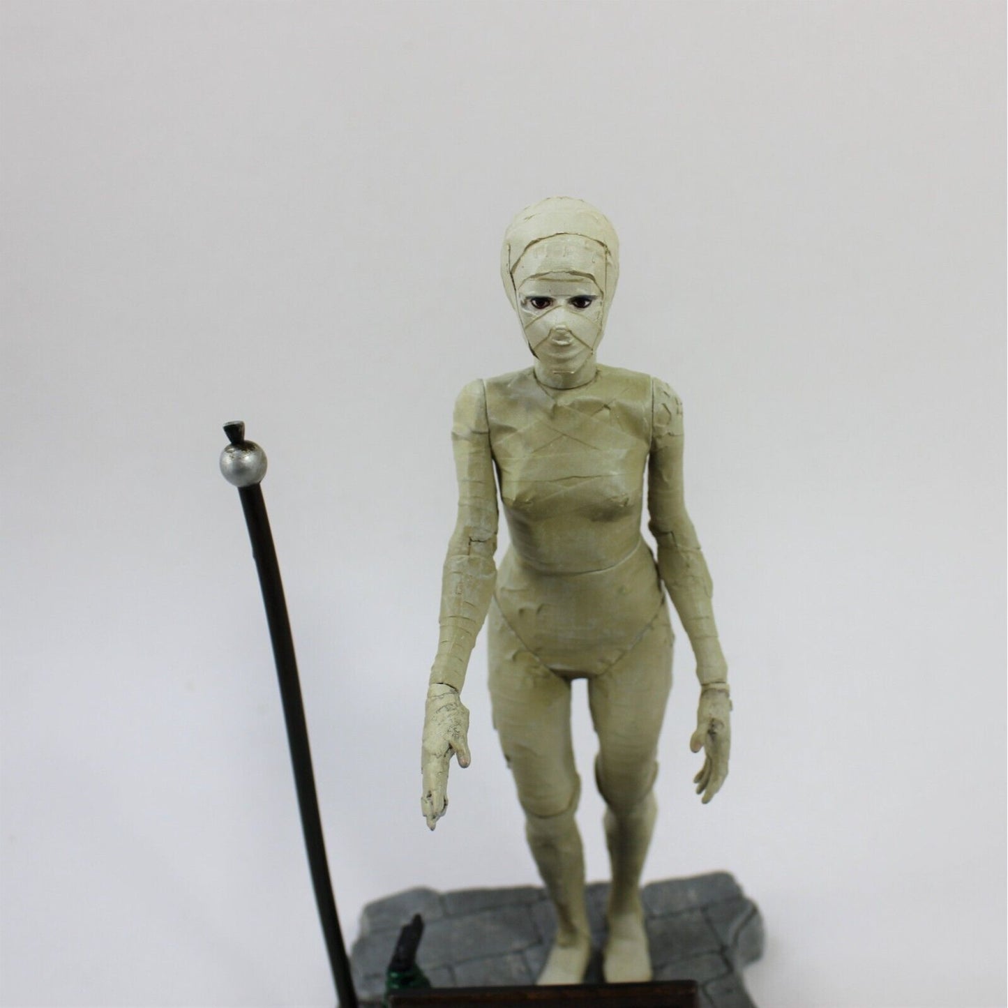 Vintage Sideshow Universal Monsters 8” Bride of Frankenstein Elsa Lanchester 1999 Pre-Owned
